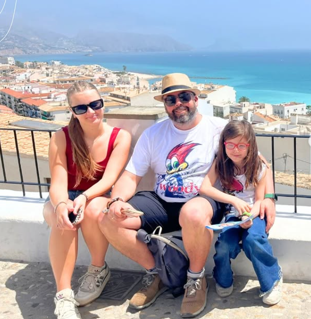 Familia anfitriona española con su estudiante de intercambio en Vélez-Málaga